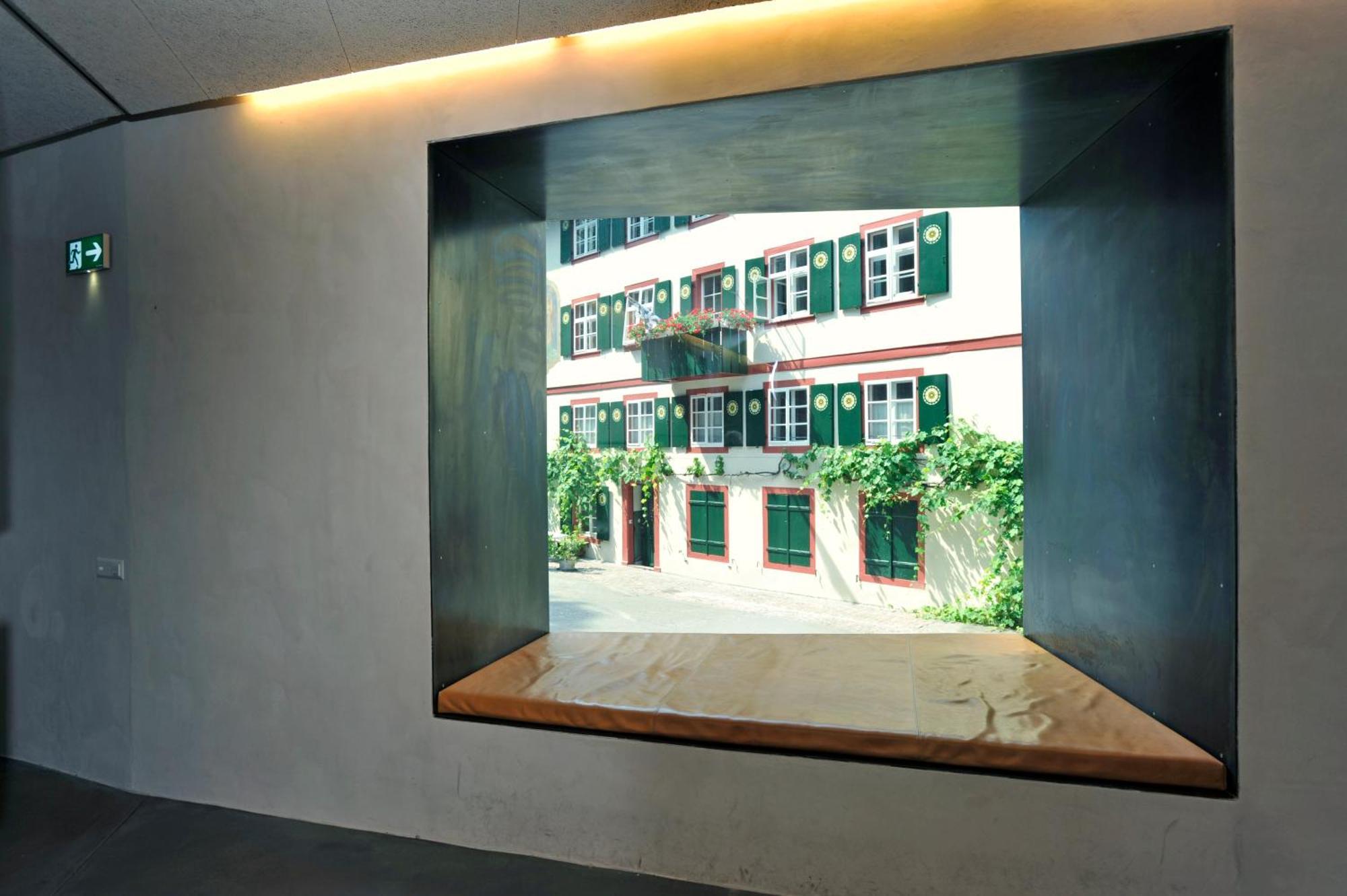 Youth Hostel *